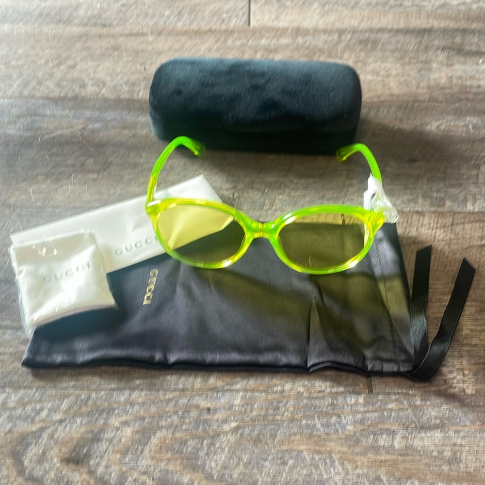 NWT Gucci sunglasses with case